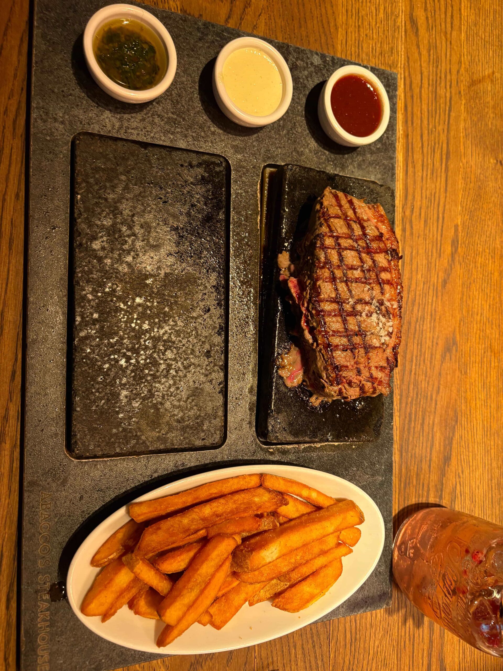 Mehr über den Artikel erfahren Abacco’s Steakhouse Mannheim: Lohnt sich das Konzept wirklich?