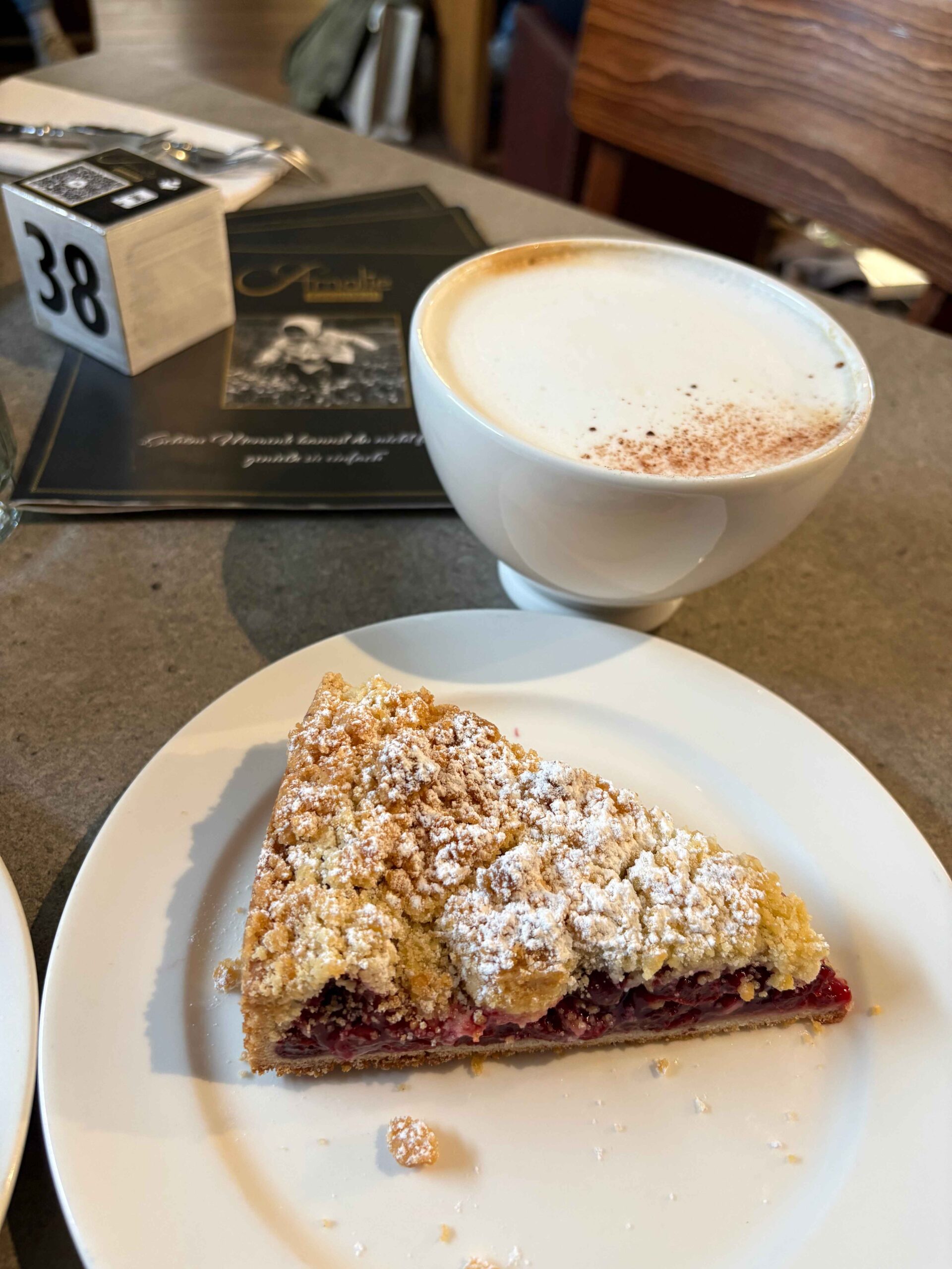 Mehr über den Artikel erfahren Café Amalie in Speyer: Dieses gemütliche Café hat uns mit den riesigen Kaffeetassen überrascht