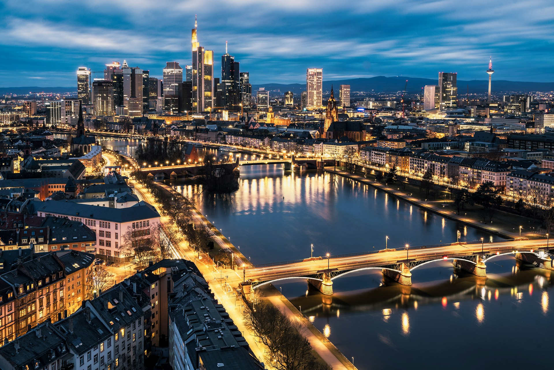 Mehr über den Artikel erfahren Frankfurt Innenstadt Abendessen: Warum sich für Genießer aus der Rhein-Neckar-Region der Abstecher ins Maindiner Sachsenhausen lohnt